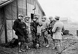 Personnel de l'escadrille F33 stationnée au camp de Mailly, pendant l'hiver 1916-1917