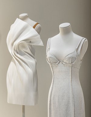 Issey Miyake, robe {Colombe}, Paris, collection printemps-été 1991