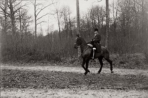 Moïse de Camondo chassant à courre en forêt d'Halatte, 1910