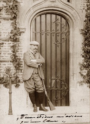 Raoul Duseigneur devant le château, Collection Château de Gaasbeek