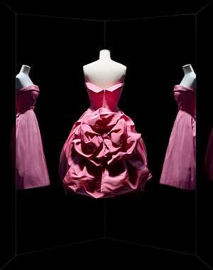 Christian Dior, robe Opéra bouffe, haute couture automne-hiver 1956, ligne Aimant