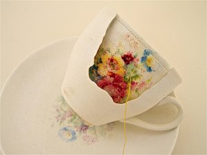 « Bouquet », Cup & Saucer, 2012, Michelle Taylor