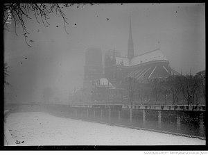  Le froid à Paris, cathédrale Notre Dame, février 1917