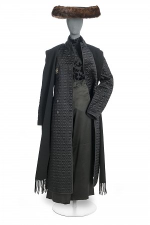 Jean Paul Gaultier, Ensemble corsage, pantalon, manteau, écharpe et schtreimel, collection prêt-à-porter automne-hiver 1993-1994 « Les rabbins chics »