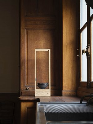 Edmund de Waal, {muet, V}, installation, Musée Nissim de Camondo, 2021