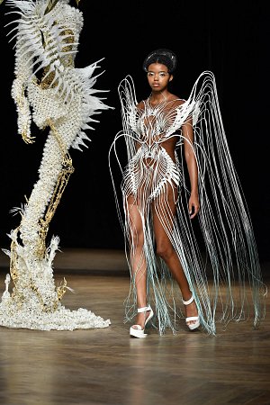 Iris van Herpen, Bustier {Arachne}, collection « Meta Morphism », 2022 