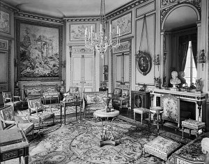 Cat. 6. Vue du grand salon vers la cheminée en 1936