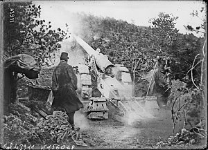 Agence Rol, Le tir d'un canon de 155 mm - artillerie en Argonne, 1915