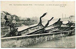 Creil bombardé : les débris du grand pont de fer