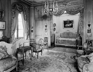 Cat. 21. Vue de la chambre à coucher de Moïse de Camondo en 1936